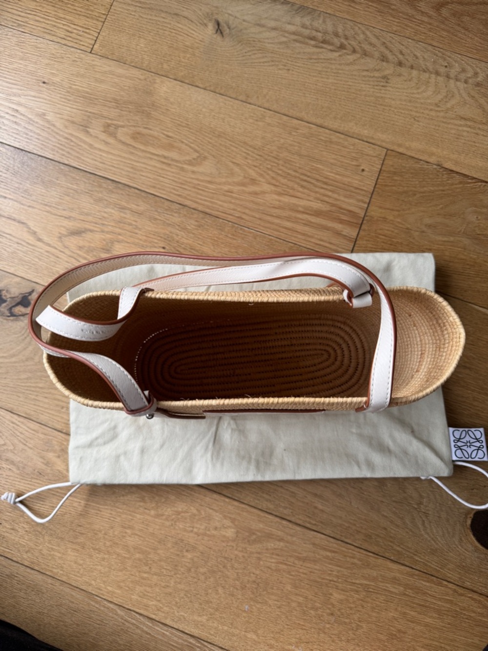 Loewe Natural Straw Tote with Light Beige Leather Trim - Picture 2 of 4